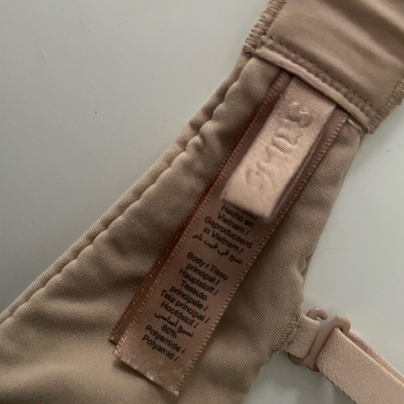 SKIMS Fits Everybody T-Shirt Bra (Nude) - Picture 4 of 6